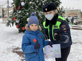 В Звенигороде сотрудники Одинцовской Госавтоинспекции провели акцию «Безопасная зима»