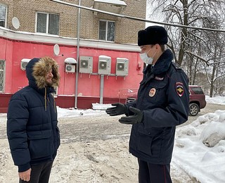 Одинцовские участковые уполномоченные беседовали с жителями в поселке Барвиха