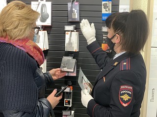 Одинцовские Госавтоинспекторы провели профилактические беседы в салонах сотовой связи