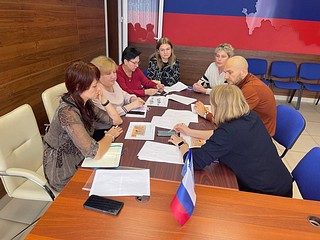 Депутат Московской областной Думы от партии «Единая Россия» Дмитрий Голубков провел рабочее совещание с жителями микрорайона Трехгорка