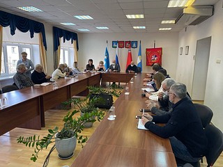 Депутат Московской областной Думы от «Единой России» Дмитрий Голубков обсудил с жителями Звенигорода проект обустройства новой городской зоны отдыха в рамках инициативного бюджетирования