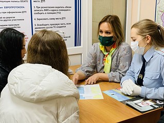 Сотрудники Одинцовской Госавтоинспекции провели юридический ликбез для будущих водителей в филиале Центра помощи при ДТП