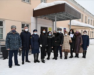 Уполномоченный по правам человека в Московской области Екатерина Семенова совместно с председателем Московского областного регионального отделения Союза женщин России Екатериной Богдасаровой в сопровождении начальника УФСИН России по Московской области генерал-майора внутренней службы Александра Ветрова посетили с рабочим визитом исправительную колонию № 5, расположенную в Можайске
