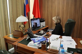 Уполномоченный по правам человека в Московской области Екатерина Семёнова в формате видеоконференции приняла участие в совещании федерального омбудсмена с представителями из регионов по вопросам мониторинга соблюдения прав граждан ДНР и ЛНР, прибывших в Россию