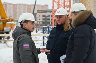 На строительной площадке образовательного учреждения побывал губернатор Московской области Андрей Воробьев