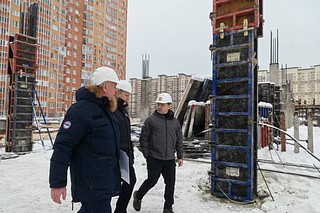 На строительной площадке образовательного учреждения побывал губернатор Московской области Андрей Воробьев