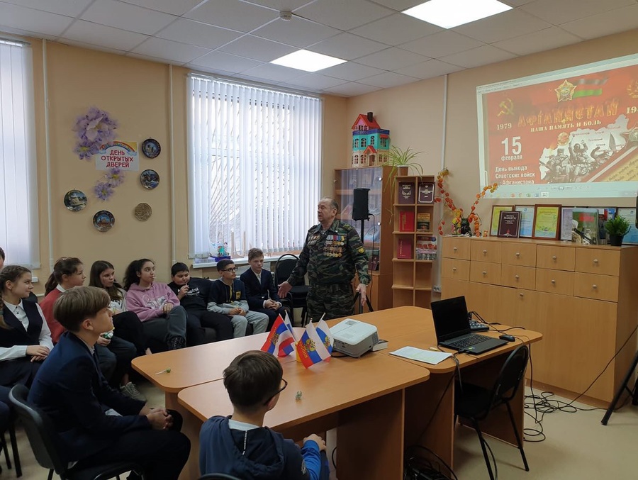 Председатель Совета ветеранов УМВД по Одинцовскому городскому округу Александр Тарасов провел лекцию для учеников Большевяземской гимназии, Февраль