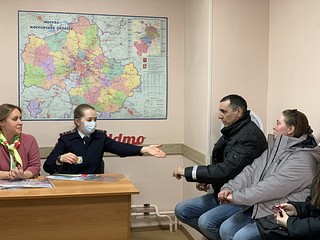 В завершение мероприятия автоинспекторы вручили участникам световозвращающие подвески и пакет важных инфографических буклетов по тематике безопасности дорожного движения