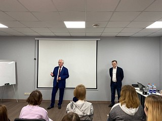 Партийцы организовали семинар для школьников по теме «Стартап для молодёжи»