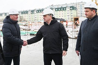 Губернатор Московской области Андрей Воробьев проинспектировал ход строительства детского сада на 330 мест на улице Армейской в Кубинке