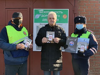 Дорожные полицейские провели беседы с водителями на автостоянках