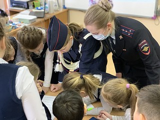 Юные инспекторы движения «Светофорчик» провели викторину для первоклашек