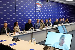 Развитию блокчейн-технологий и регулированию рынка цифровых активов был посвящен экспертный круглый стол, который прошел в «Единой России» 3 марта