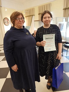 В старшей группе призовые места разделили ученицы Одинцовской СОШ № 3: первое место — Любовь Манукова и второе место — Милена Миненко