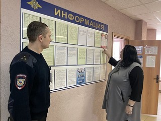 Общественница осмотрела помещение Дежурной части