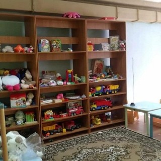 Эвакуированные из зоны боевых действий люди размещены в комфортабельном общежитии и детских корпусах