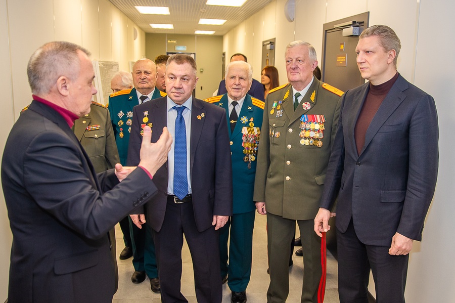 Глава Одинцовского городского округа Андрей Иванов провел для ветеранов экскурсию по обновленному зданию территориального военного комиссариата, Март