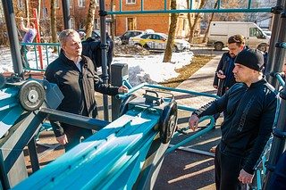 Андрей Иванов проверил качество содержания территорий в поселке Горки-2