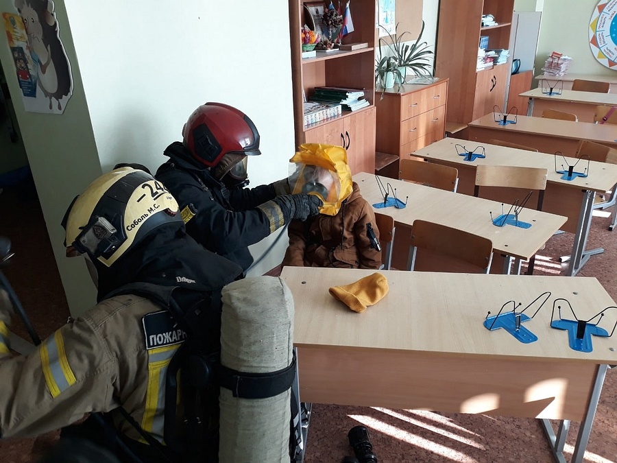 В Голицыно в СОШ № 2 провели открытый урок ОБЖ с профессиональными спасателями, Март