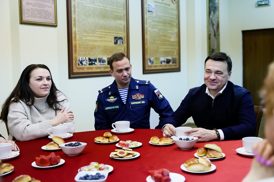 Андрей Воробьев встретился с женами военнослужащих в Кубинке, Март