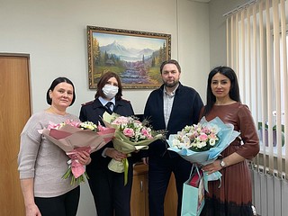 Одинцовские полицейские присоединились к Всероссийской акции «8 марта — в каждый дом»