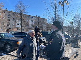 Участковые уполномоченные Одинцовской полиции рассказали жителям о новых схемах мошенников