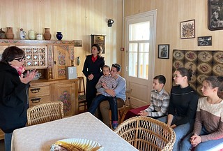 Ребятам рассказали биографию писателя, отдельное внимание уделили наиболее известным произведениям