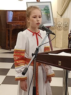 В младшей группе первое место заняла ученица Одинцовской СОШ № 17 Гаяне Абакян, на втором месте Ульяна Миславская из Одинцовской гимназии № 4, дипломом третьей степени отмечена ученица Горской средней школы Ульяна Кожевникова