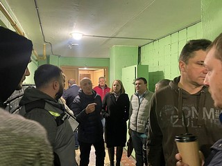 Капремонт многоквартирного дома на улице Любы Новоселовой проверили одинцовские партийцы