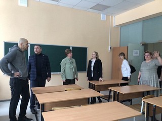 Лариса Лазутина и Дмитрий Голубков проверили, как в школе реализуется проект инициативного бюджетирования