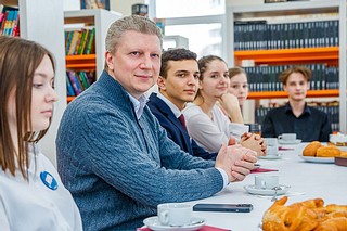 Глава Одинцовского городского округа Андрей Иванов вместе с депутатом Государственной думы Денисом Майдановым и талантливыми детьми муниципалитета открыли новый культурно-спортивный центр в поселке Горки-10