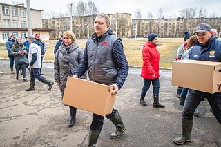 Гуманитарную помощь доставили в пункт сбора в Акуловской школе