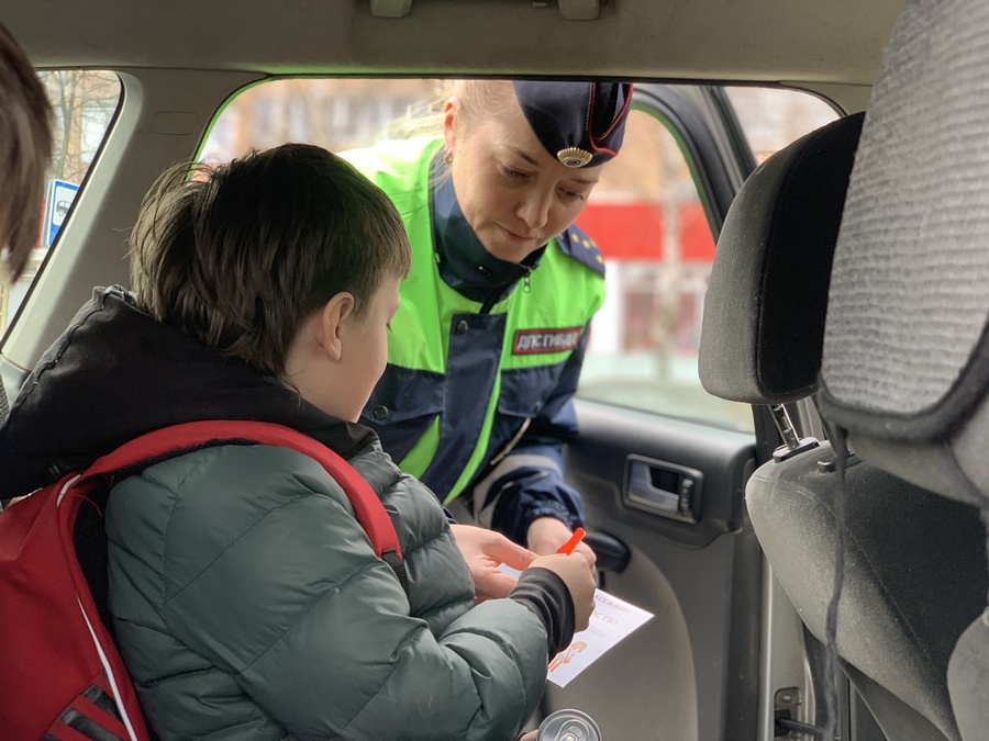 В ходе мероприятия сотрудники Госавтоинспекции обращали внимание, как водители соблюдают правила перевозки детей в автомобиле, Апрель