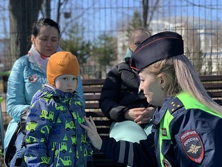 Сотрудники Одинцовской Госавтоинспекции провели беседы на детской игровой площадке