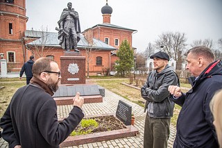 Дмитрий Голубков проверил состояние мемориалов воинской славы Одинцовского округа