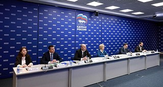 Льготы при поступлении и увеличение количества бюджетных мест в вузах: «Единая Россия» провела прямую линию с регионами по приемной кампании-2022