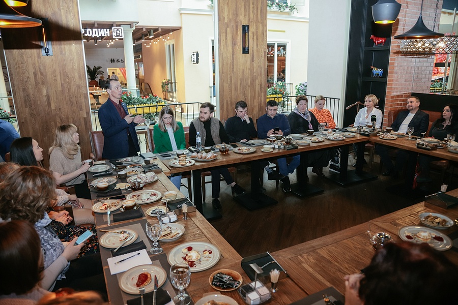 Встреча проходила в формате делового завтрака, Представители НКО Одинцовского округа обсудили вопросы взаимодействия и объединения