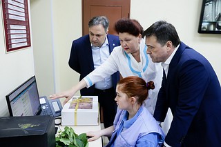 Андрей Воробьёв поздравил работников Одинцовской подстанции скорой помощи с профессиональным праздником
