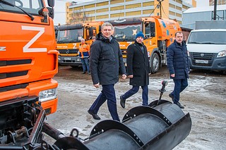 Андрей Иванов проверил готовность коммунальной техники к весенней уборке территории муниципалитета
