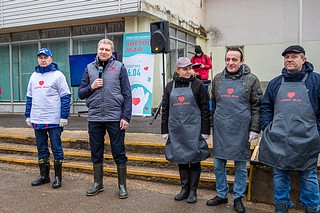 Глава округа совместно с жителями наводил порядок в лесопосадке городка, на местной «Тропе Здоровья»