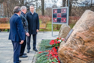 Андрей Иванов почтил память ликвидаторов аварии на Чернобыльской АЭС