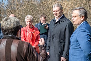 Глава Одинцовского городского округа Андрей Иванов провел встречу с жителями улицы Спортивная в Звенигороде
