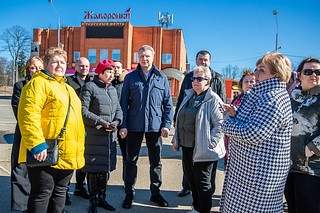 Вместе с жителями глава округа оценил масштаб необходимого благоустройства территории