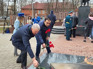Одинцовские партийцы почтили память жертв фашистских концлагерей
