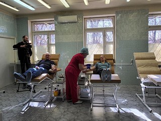В рамках реализации проекта «Здоровое будущее» 20 апреля партийцы сдали кровь в отделении переливания Одинцовской областной больницы