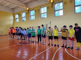 Партийцы поприветствовали участников товарищеских футбольных матчей в Кубинке