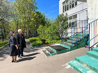 Партийцы приобрели плитку для ремонта детского сада в Больших Вяземах