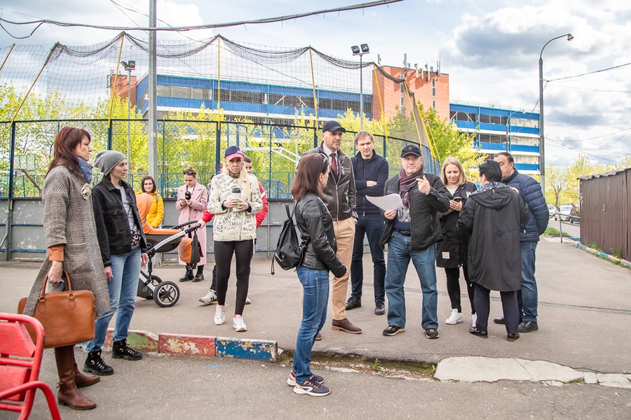 Дмитрий Голубков обсудил с жителями Трехгорки реконструкцию детской площадки на улице Чистяковой, Май