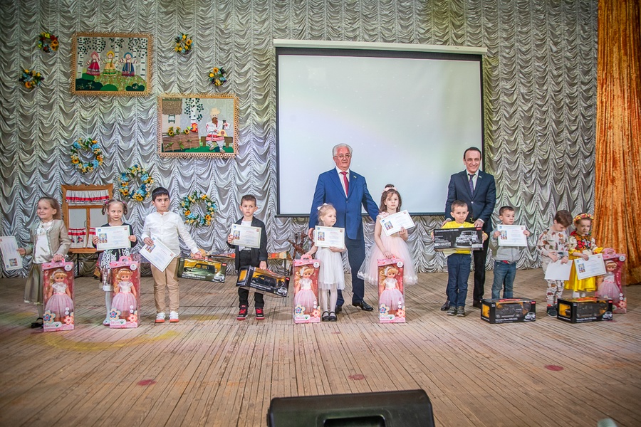 Партийцы приняли участие в награждении победителей конкурса «Пасхальный свет и радость», Май