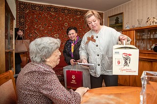 Лариса Лазутина поздравила с Днем Победы ветерана Великой Отечественной войны Зою Груздевич